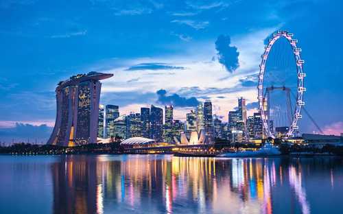 Bus à ciel ouvert à Marina Bay à Singapour