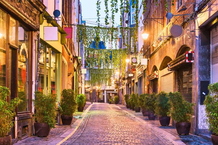 Découvrez les logements les mieux notés à Bruxelles – Trouvez l’hôtel, l’appartement, l’auberge ou la villa idéale pour votre séjour en 2025 Meilleurs hébergements à Bruxelles – Hôtels, appartements, auberges et villas pour tous les voyageurs en 2025